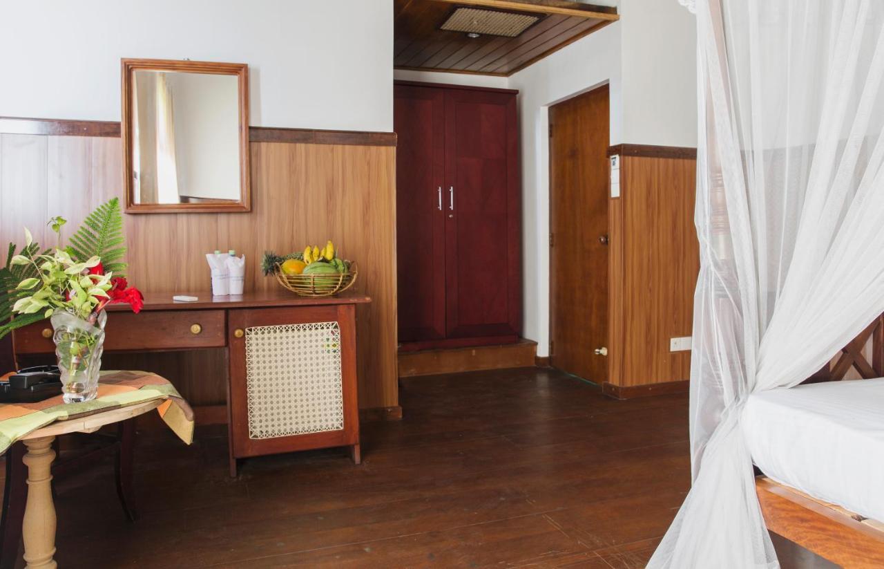 Hotel Neptune Bay Unawatuna Beach Esterno foto