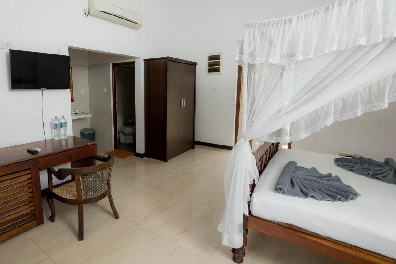 Hotel Neptune Bay Unawatuna Beach Esterno foto