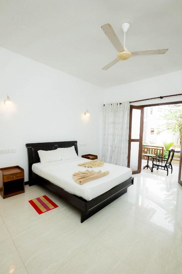Hotel Neptune Bay Unawatuna Beach Esterno foto