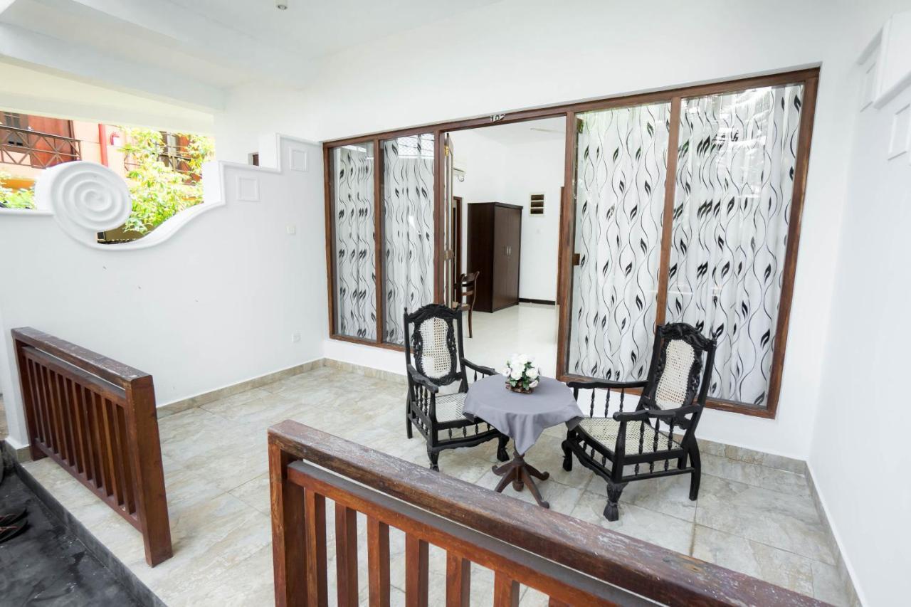 Hotel Neptune Bay Unawatuna Beach Esterno foto