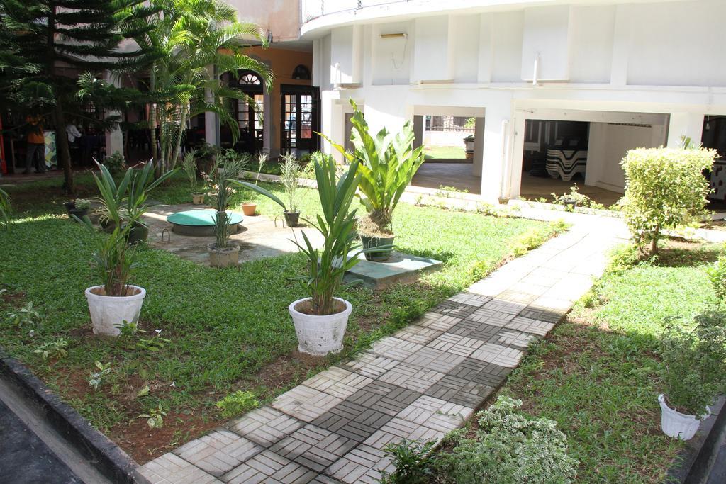 Hotel Neptune Bay Unawatuna Beach Esterno foto