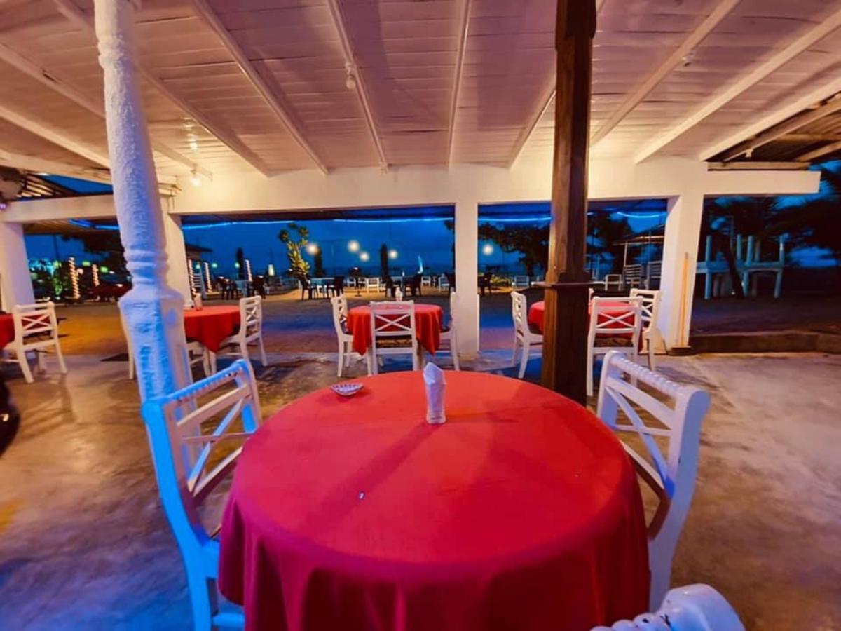 Hotel Neptune Bay Unawatuna Beach Esterno foto